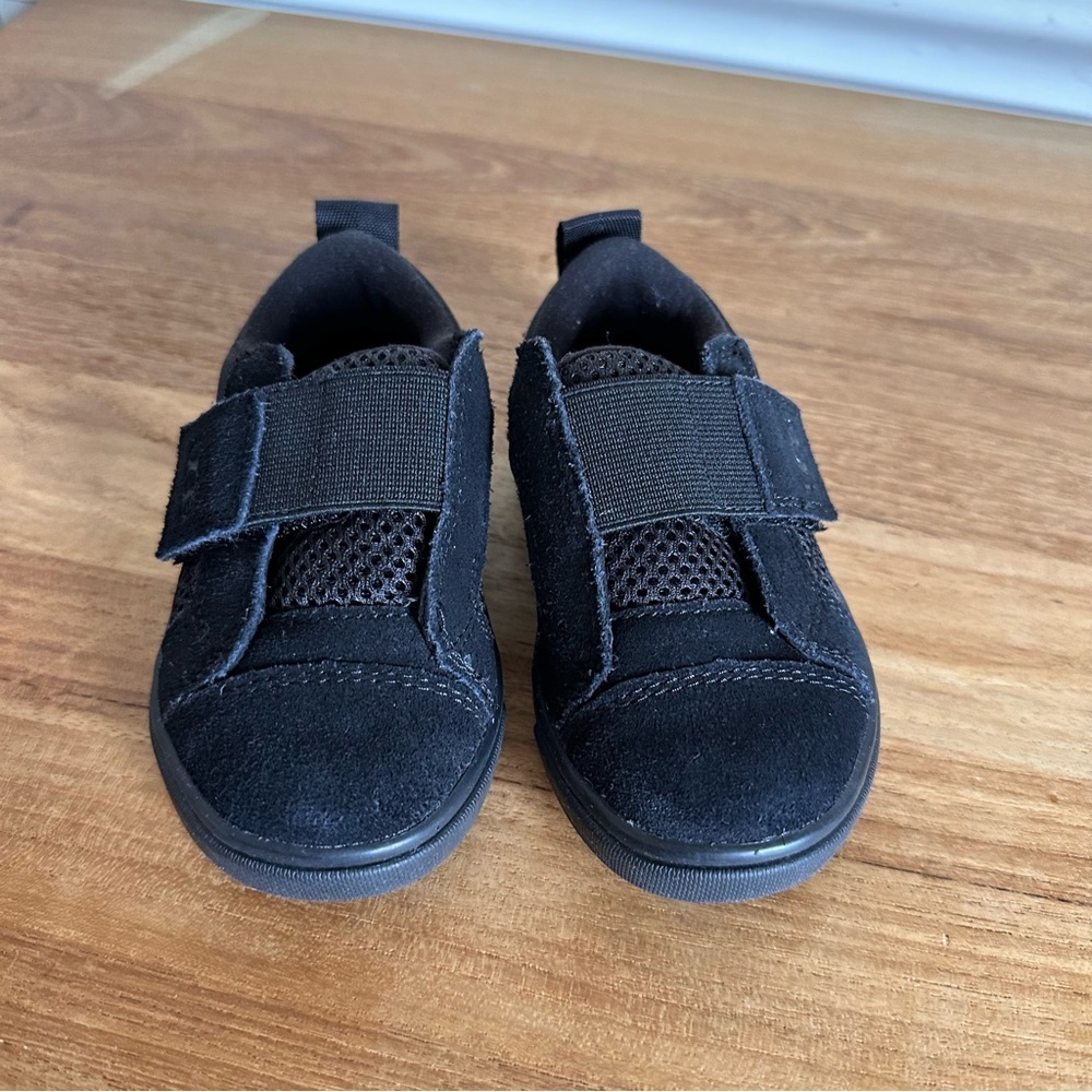 UGG Rennon Low Black Suede Kids Toddler Boy Girl Sneakers Size 6 - Picture 3 of 9